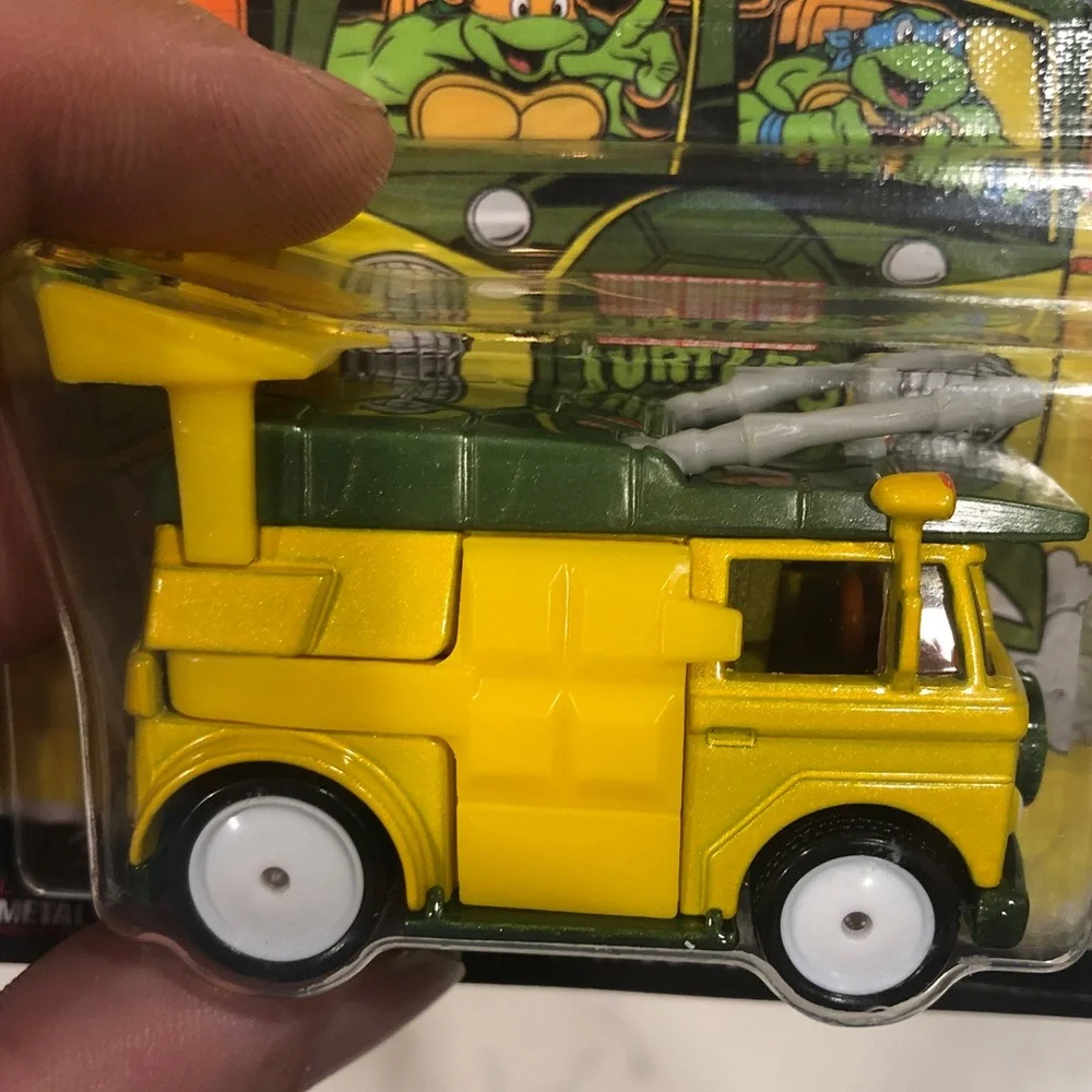 Hot Wheels Premium Teenage Mutant Ninja Turtles Party Wagon - Yellow